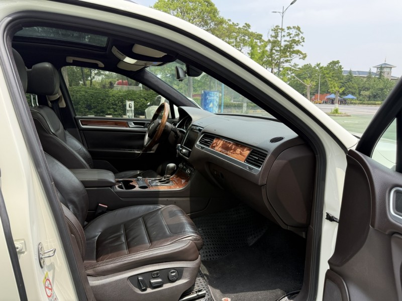 盐城11年大众途锐6