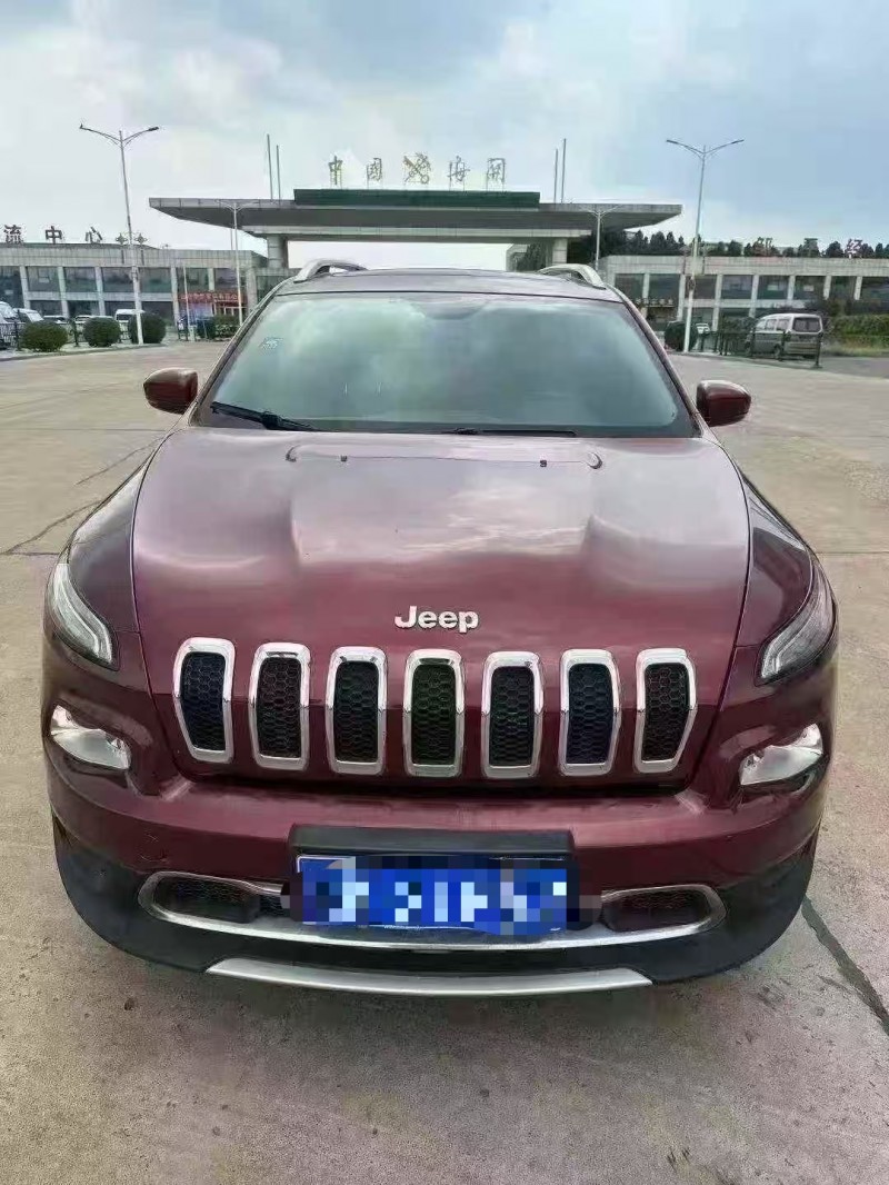 菏泽18年Jeep自由光1