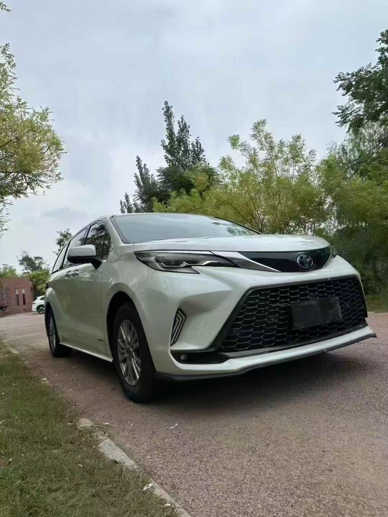 枣庄22年丰田塞纳3