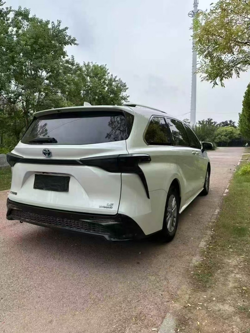 枣庄22年丰田塞纳8