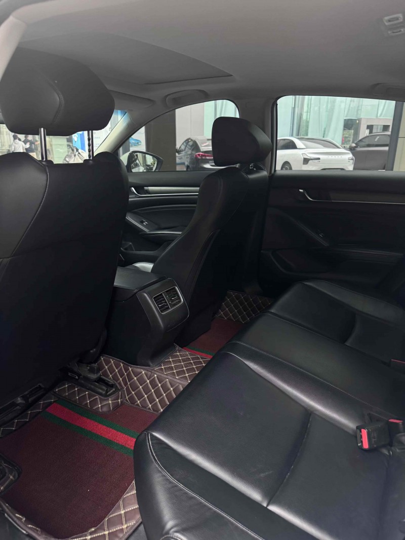 南昌18年本田雅阁7