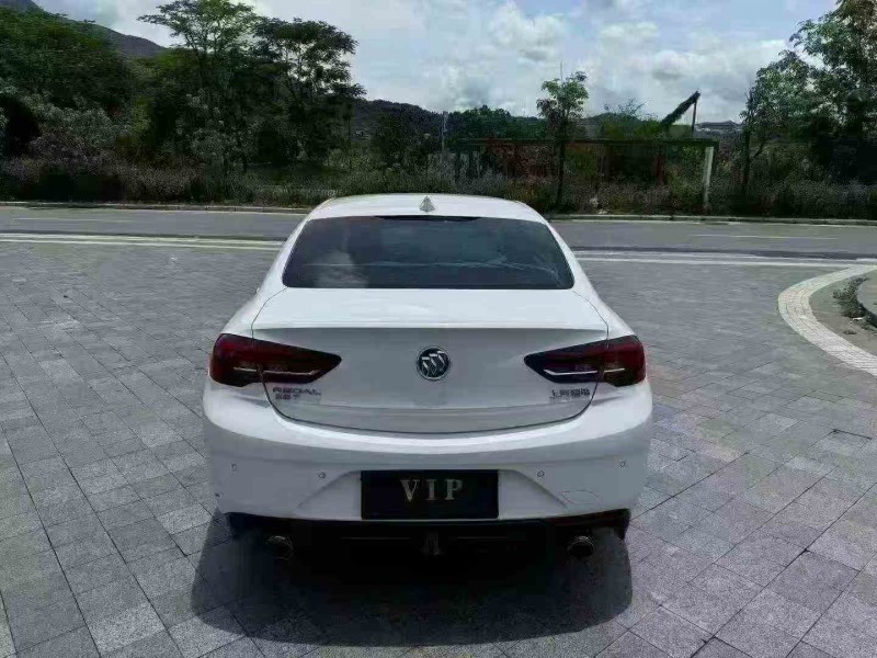 深圳18年别克君威9