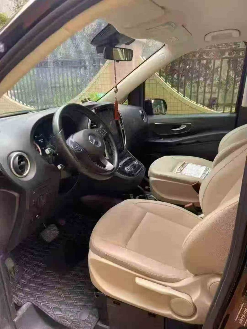 深圳21年奔驰威霆5