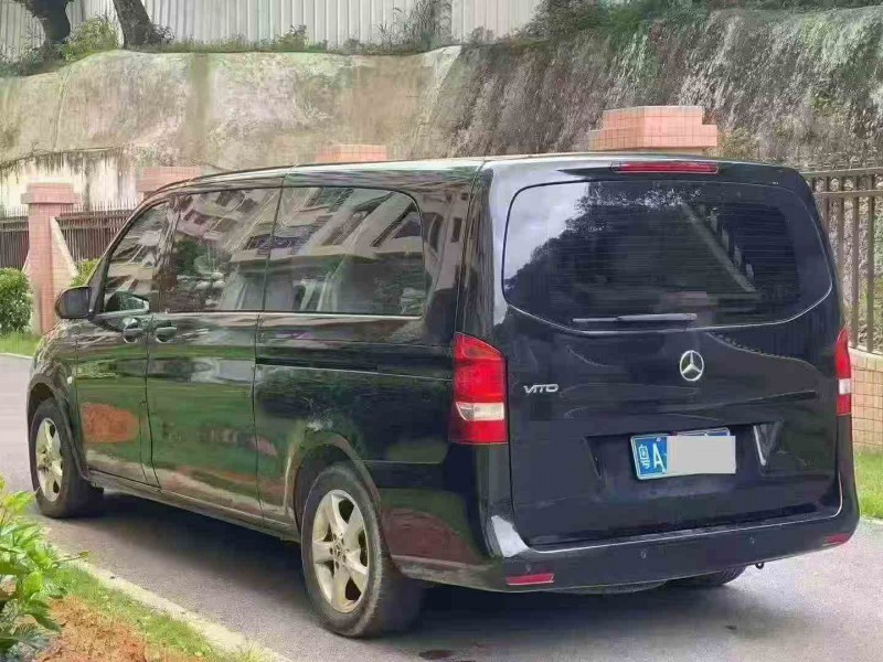 深圳21年奔驰威霆8