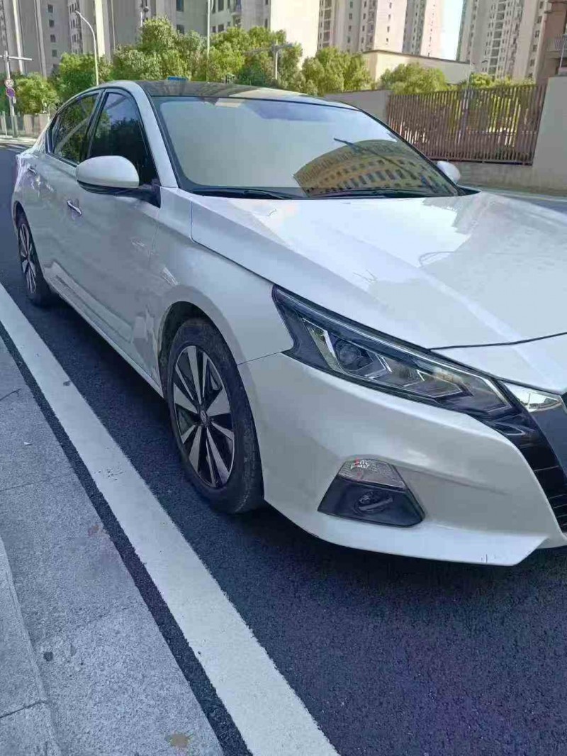 无锡21年日产天籁3