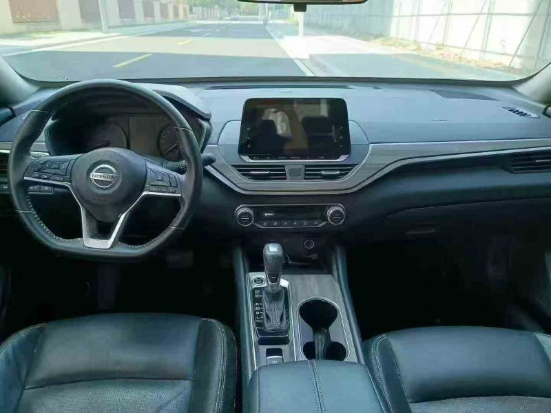 无锡21年日产天籁4