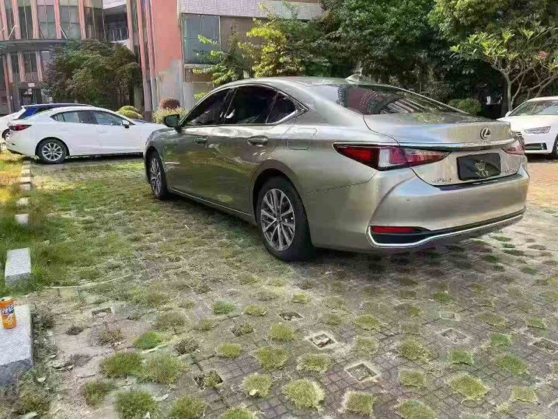 珠海24年雷克萨斯ES9
