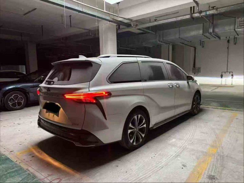 南通23年丰田格瑞维亚8