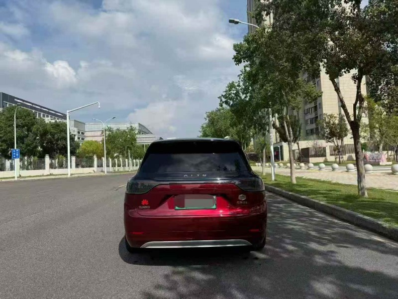 淄博24年华为智选问界8