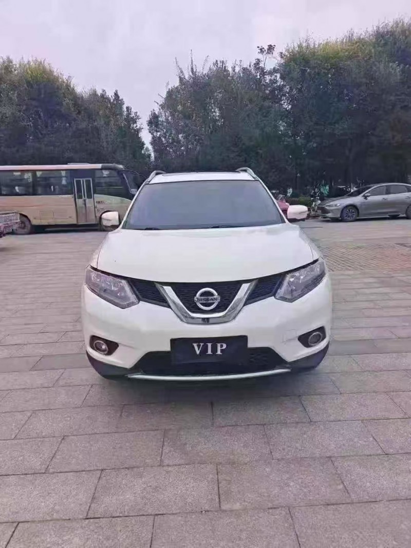 济宁16年日产奇骏1