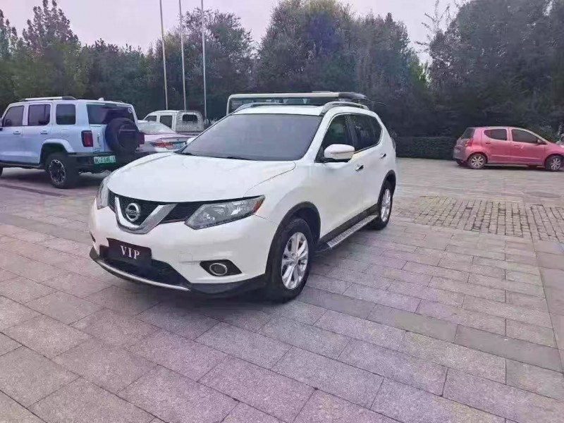 济宁16年日产奇骏3