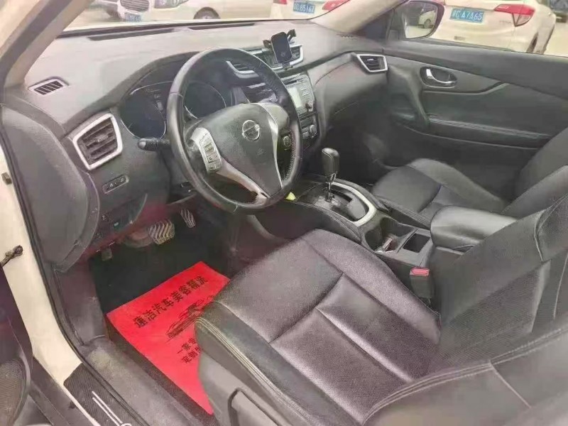 济宁16年日产奇骏4