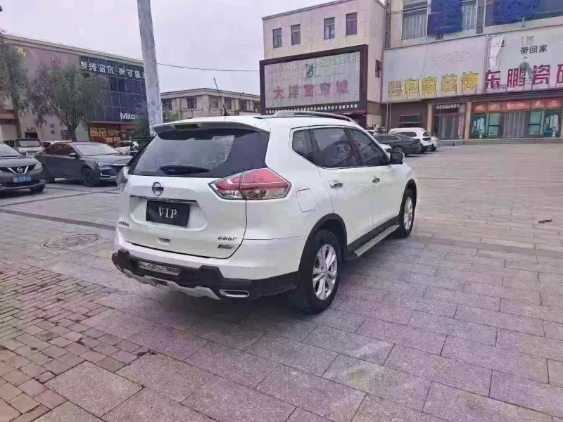 济宁16年日产奇骏7