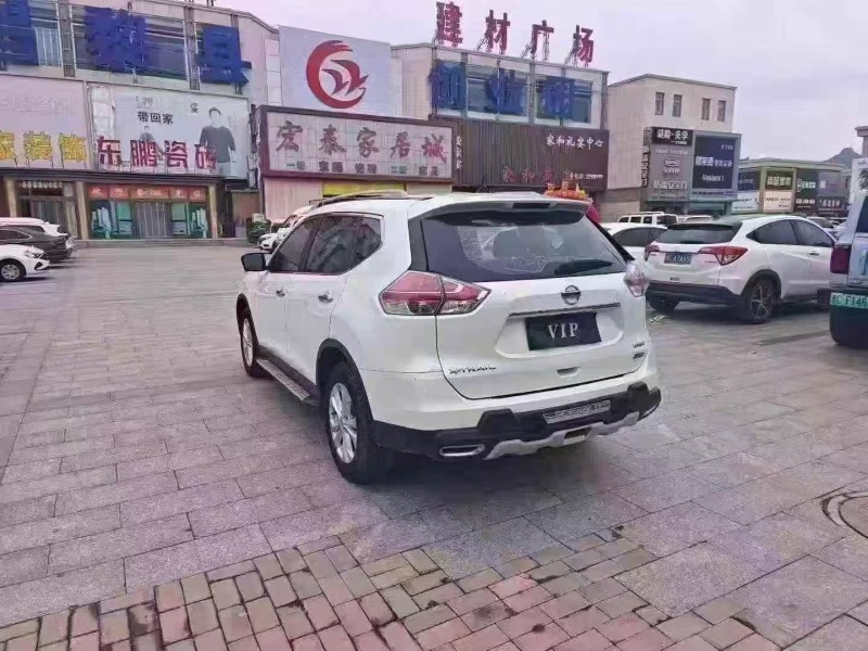 济宁16年日产奇骏8