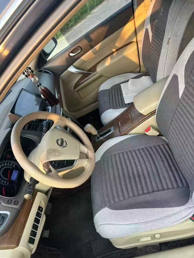 济宁12年日产天籁5