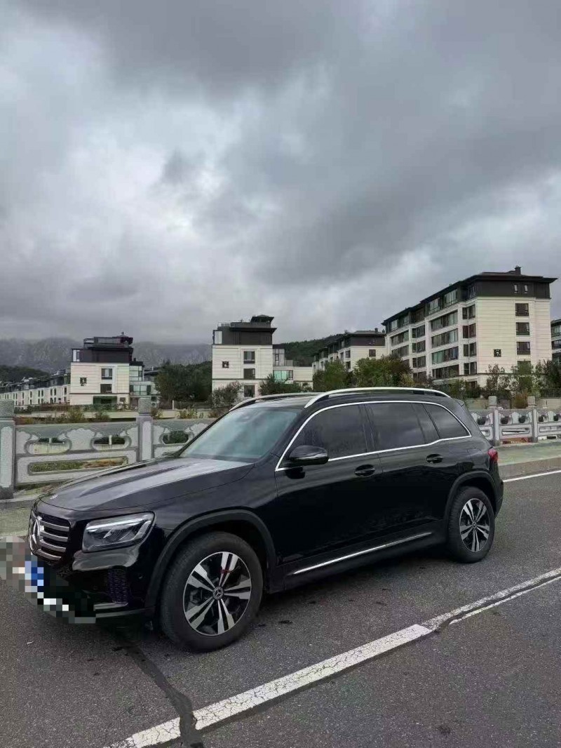 济宁23年奔驰GLB2