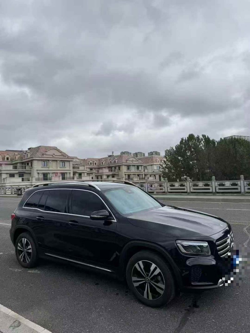 济宁23年奔驰GLB3