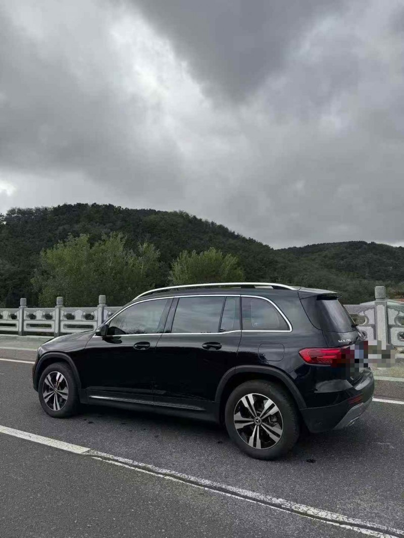 济宁23年奔驰GLB7