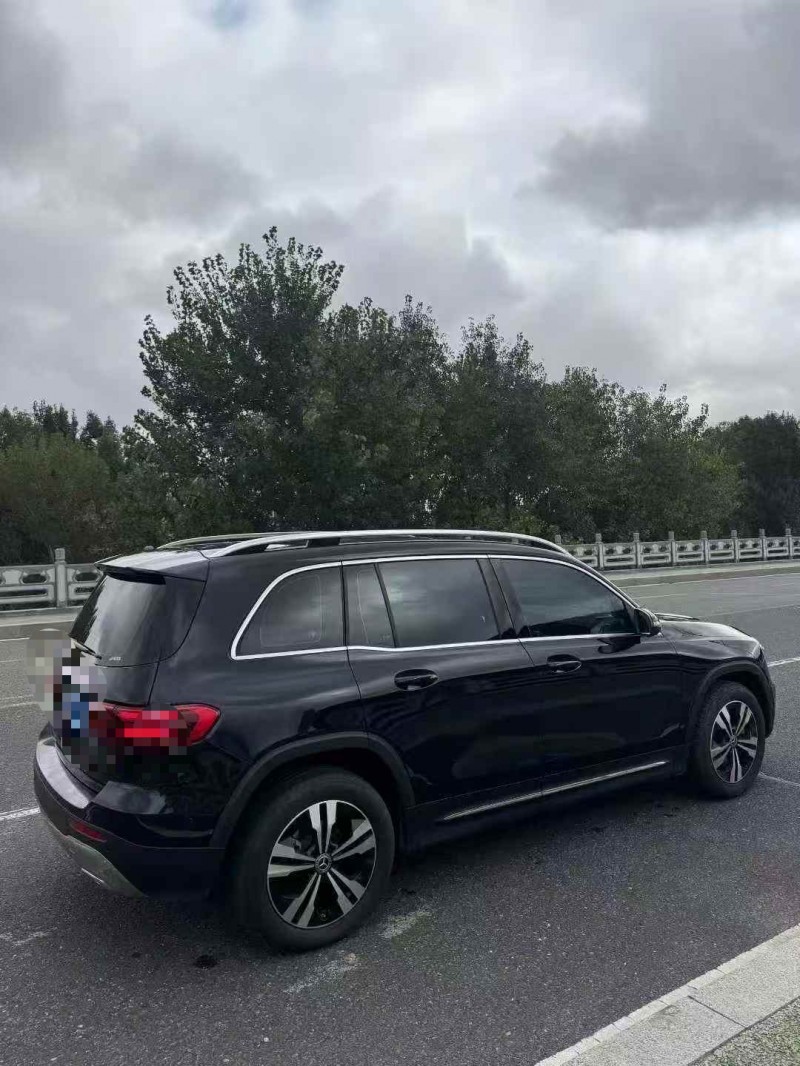 济宁23年奔驰GLB8