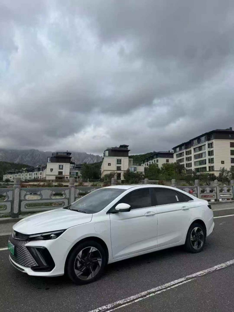 东营23年吉利帝豪3