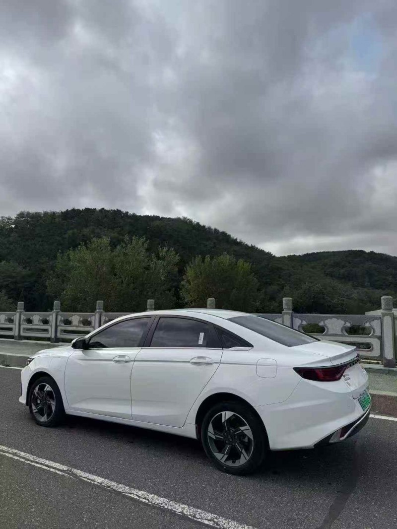 东营23年吉利帝豪8