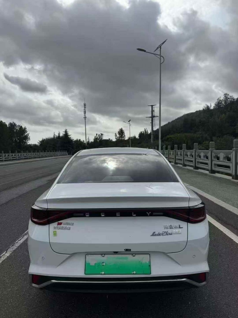 东营23年吉利帝豪9