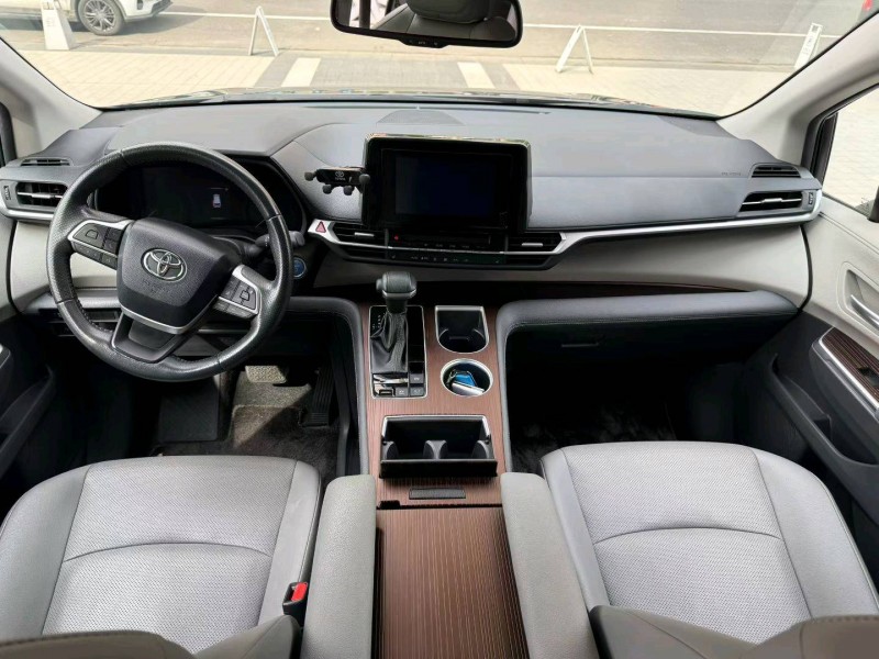 徐州22年丰田塞纳5