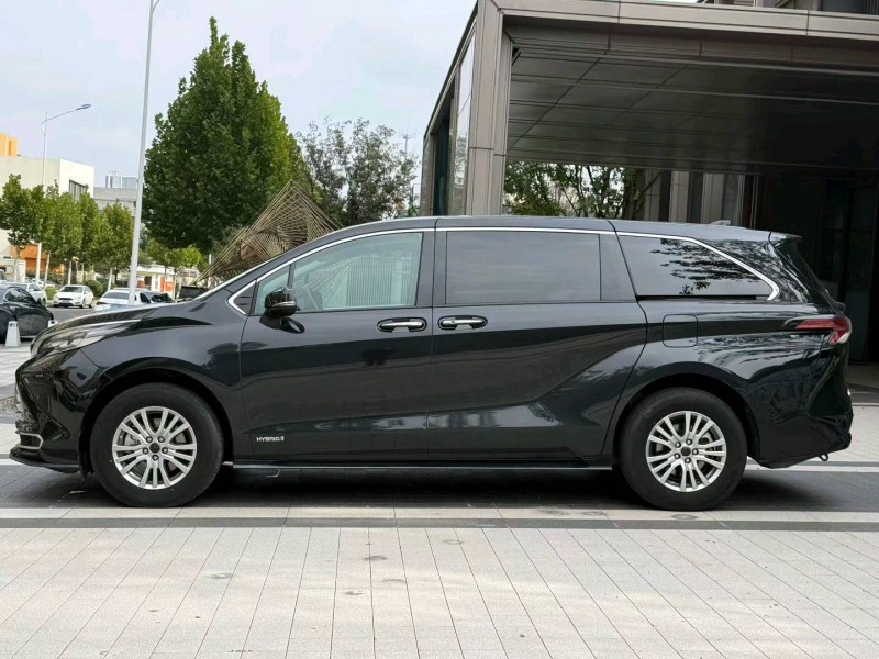 徐州22年丰田塞纳7