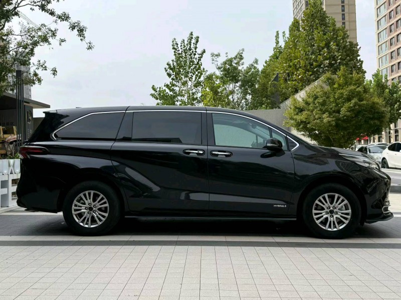 徐州22年丰田塞纳8