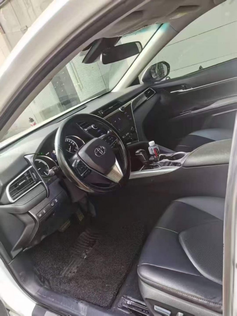 广州19年丰田凯美瑞5