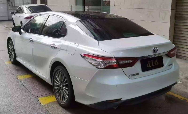 广州19年丰田凯美瑞8