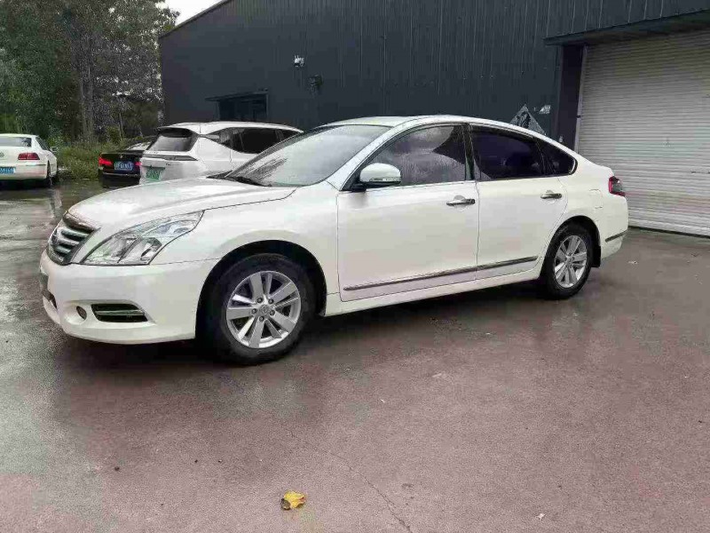 徐州11年日产天籁3