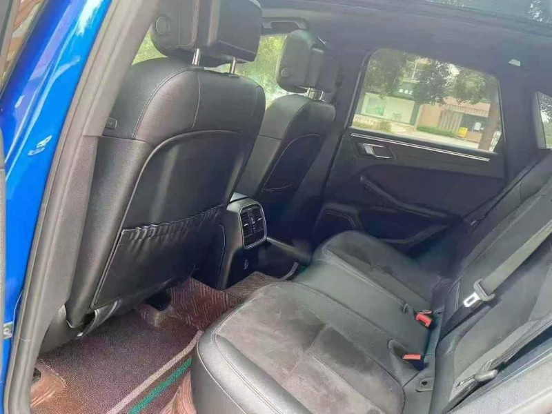 襄阳17年保时捷Macan5