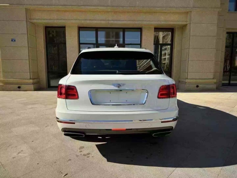 淄博17年宾利添越8