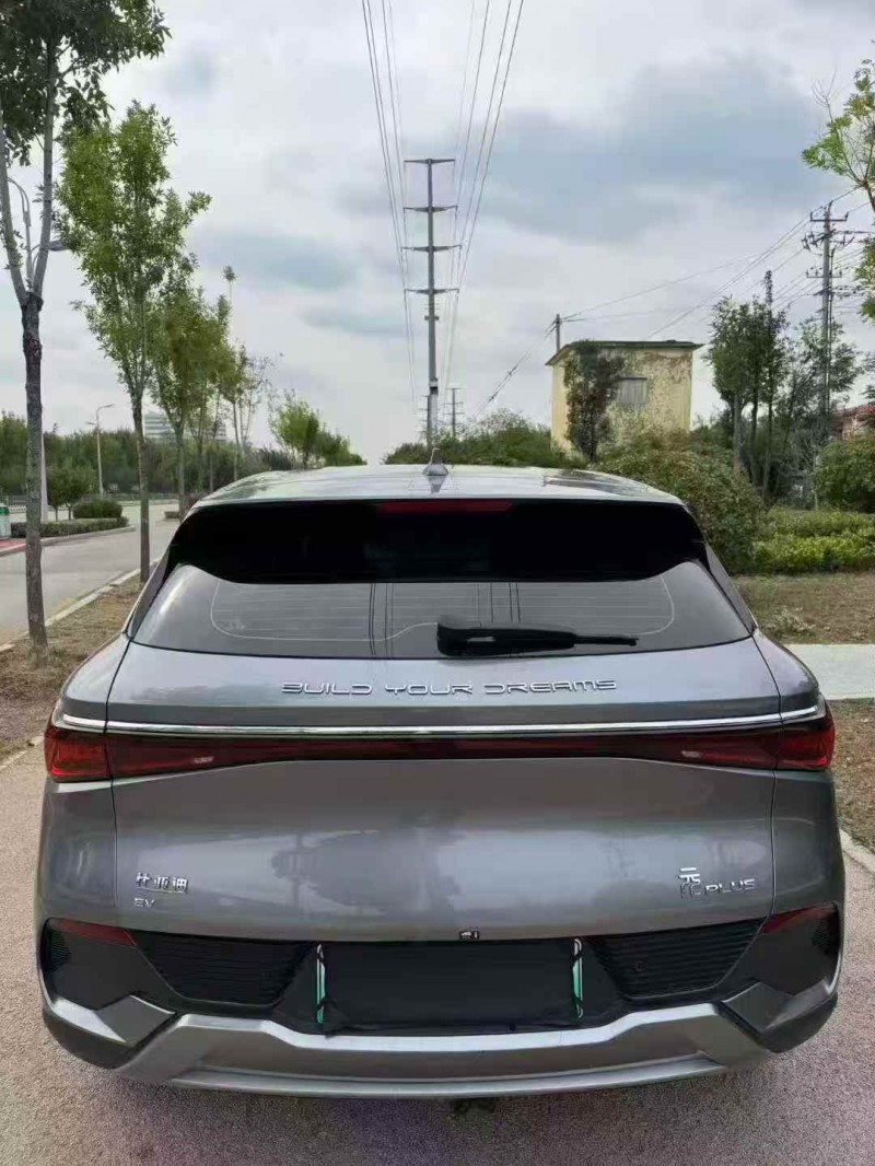 东营23年比亚迪元8