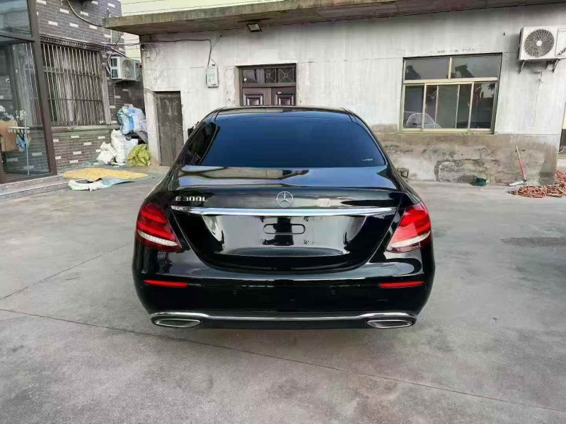南京19年奔驰E8