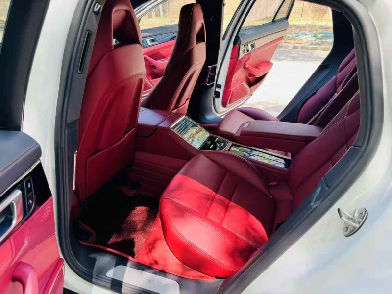 烟台20年保时捷帕拉梅拉6