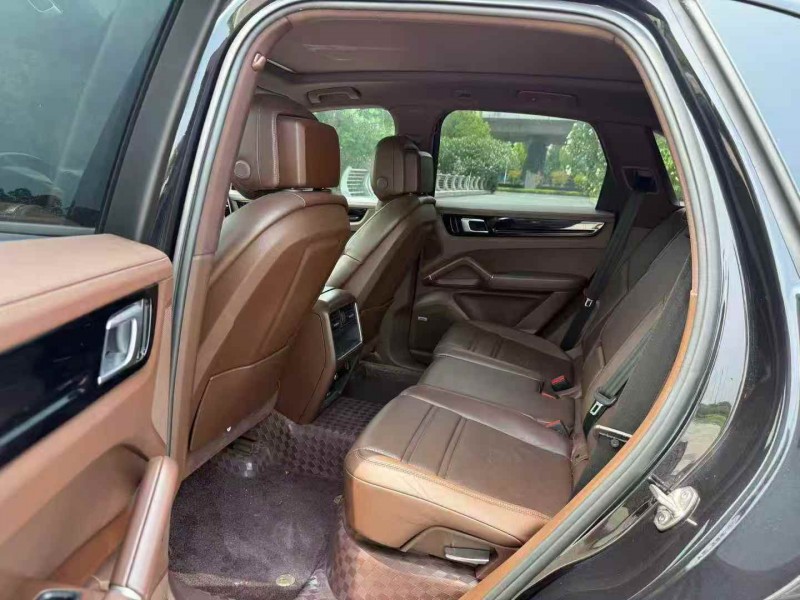 南京19年保时捷卡宴5