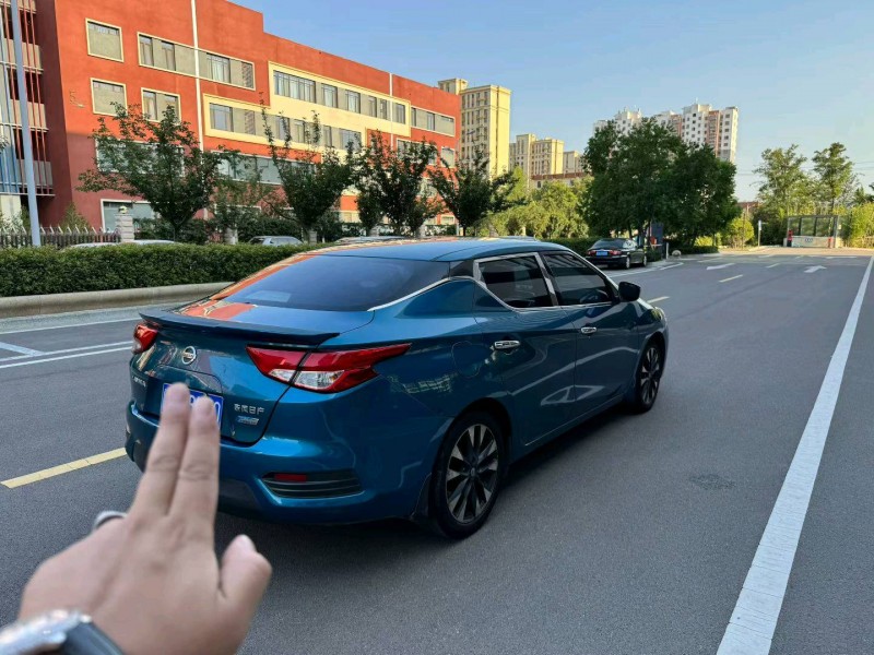 济南16年日产蓝鸟4