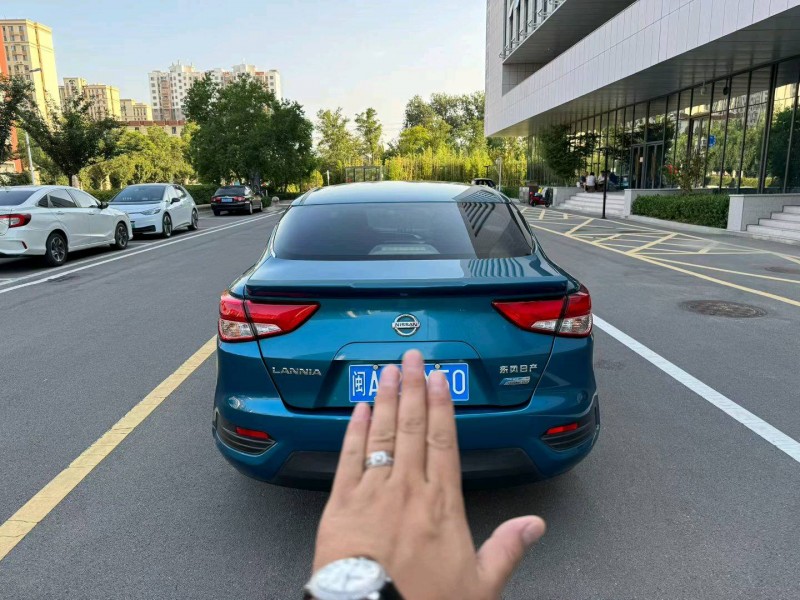 济南16年日产蓝鸟9