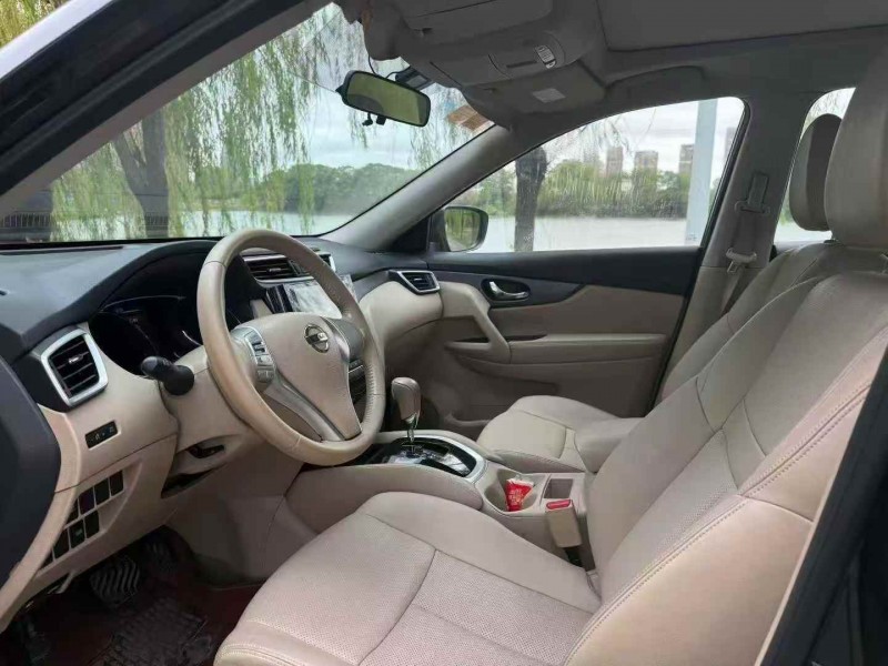 南昌16年日产奇骏3