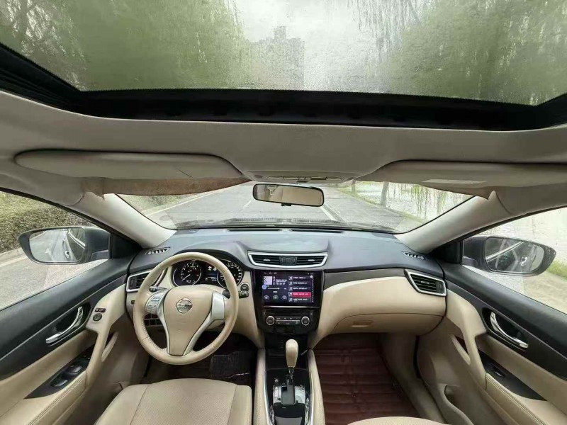 南昌16年日产奇骏4