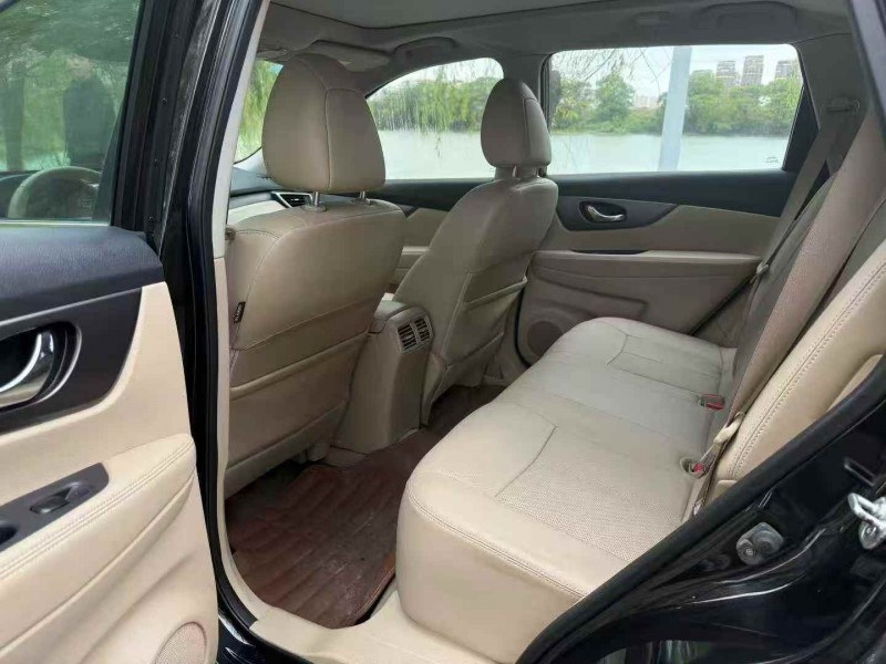 南昌16年日产奇骏5