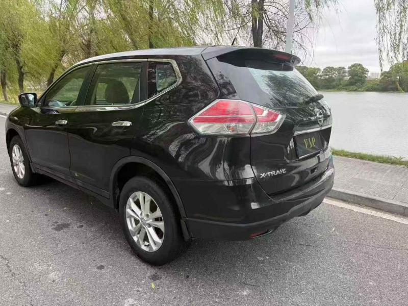 南昌16年日产奇骏7