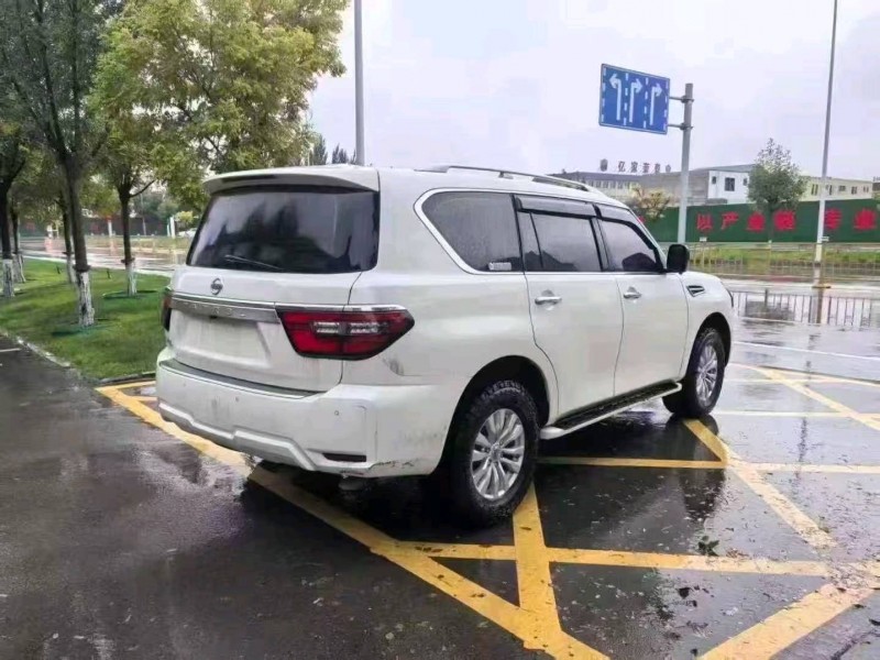 太原17年日产途乐2