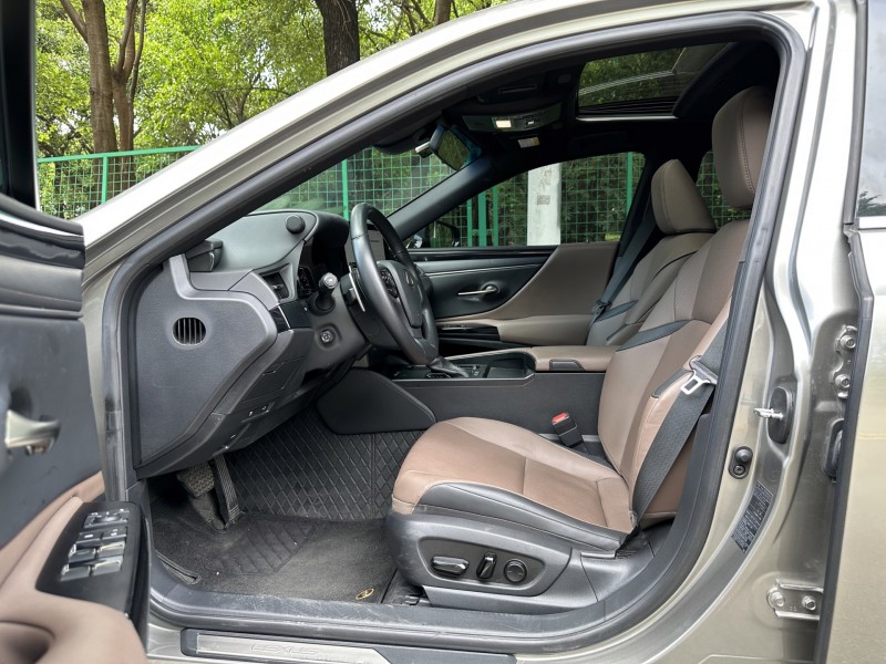 东莞23年雷克萨斯ES6