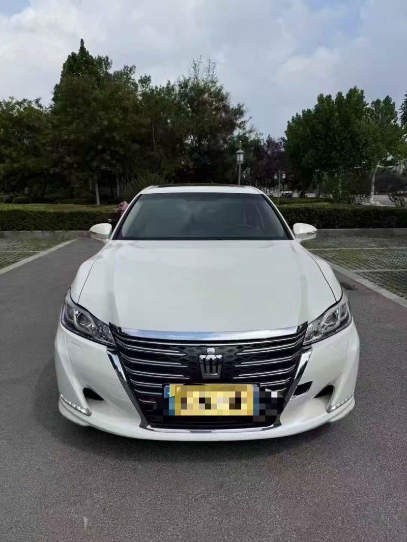 菏泽16年丰田皇冠1