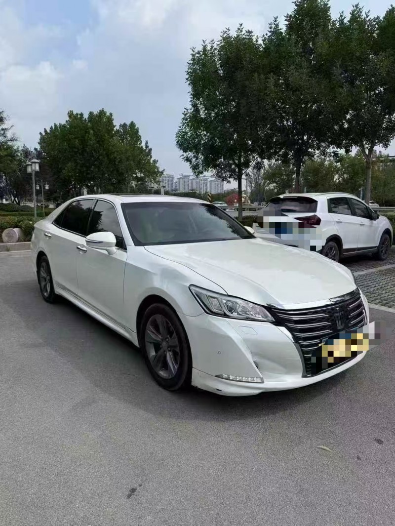 菏泽16年丰田皇冠2
