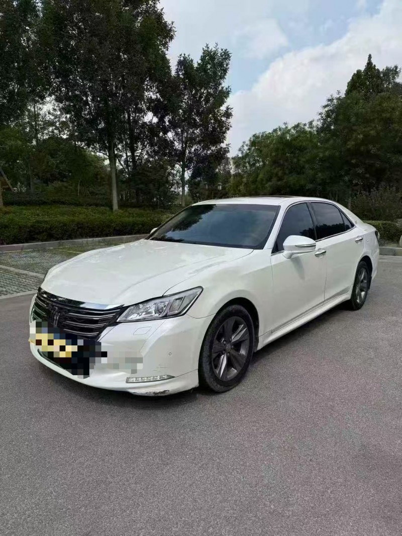 菏泽16年丰田皇冠3
