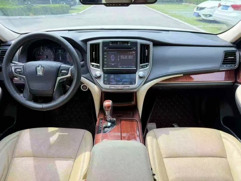 菏泽16年丰田皇冠6